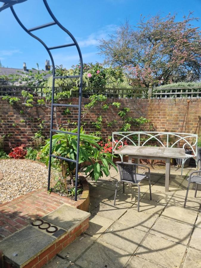Holiday home The Coach House- Stunning Detached Coastal Home, With One Car Parking Space, By Historic Castle *