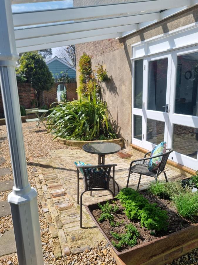The Coach House- Stunning Detached Coastal Home, With One Car Parking Space, By Historic Castle Holiday home *